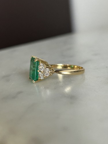  - Ring in gold Colombian emerald 3.02 Ct and diamonds