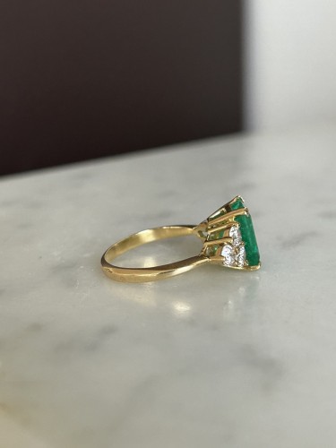 Antiquités - Ring in gold Colombian emerald 3.02 Ct and diamonds