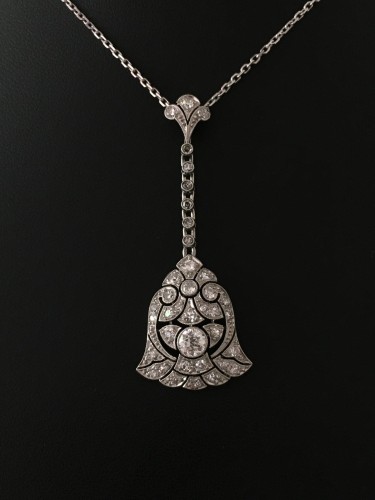 Art Deco Pendant In Platinum And Diamonds - Art Déco