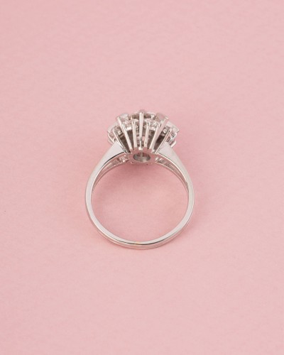  - Bague marguerite en platine et diamants 2,89 ct