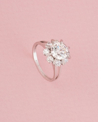 Antiquités - Bague marguerite en platine et diamants 2,89 ct
