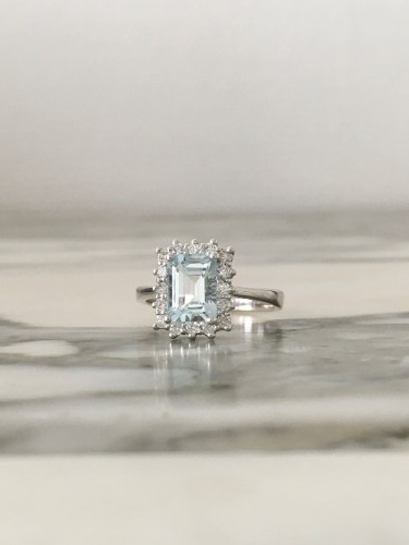 Bague en or blanc sertie d’une aigue-marine et diamants - Maison Tres Or