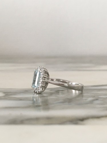 Antiquités - Bague en or blanc sertie d’une aigue-marine et diamants
