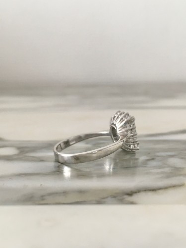 Antiquités - Bague en or blanc sertie d’une aigue-marine et diamants