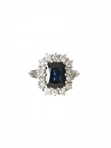 Bague en or blanc saphir et diamants