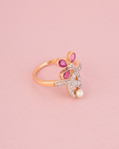 Bague Art Nouveau en or rose rubis et diamants - Maison Tres Or