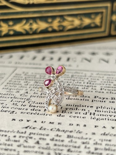 Antiquités - Bague Art Nouveau en or rose rubis et diamants