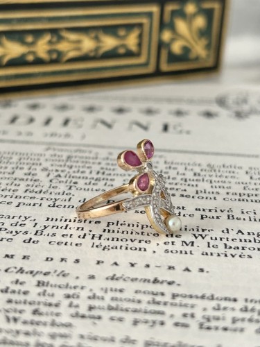 Antiquités - Bague Art Nouveau en or rose rubis et diamants