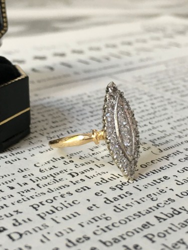 Bague navette en or blanc et jaune diamants - Maison Tres Or