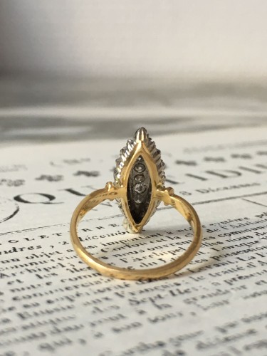 Bague navette en or blanc et jaune diamants - 