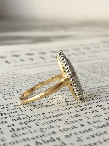  - Bague navette en or blanc et jaune diamants