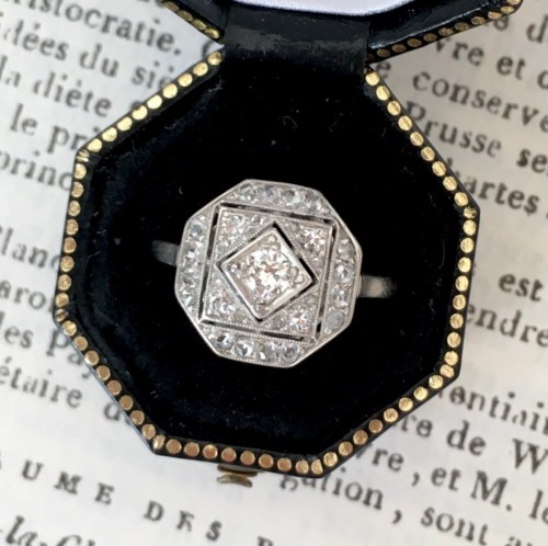 Art Deco ring in platinum and diamonds - Antique Jewellery Style Art Déco