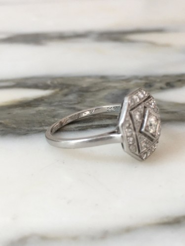 Art Déco - Art Deco ring in platinum and diamonds