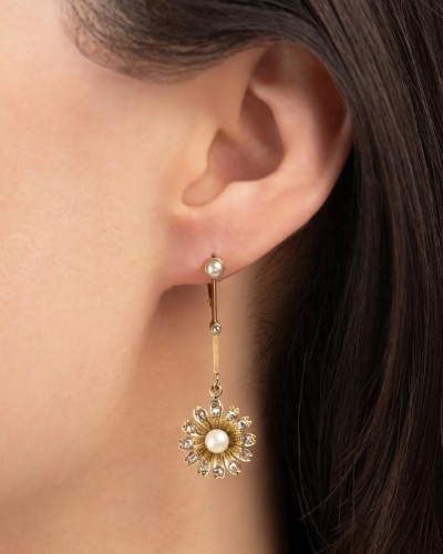 Antiquités - Boucles d’oreilles anciennes Art nouveau en or jaune, perles et diamants