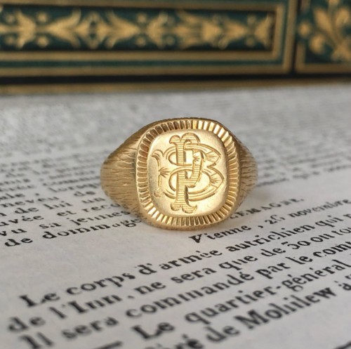 Antique Jewellery  - Yellow gold signet ring