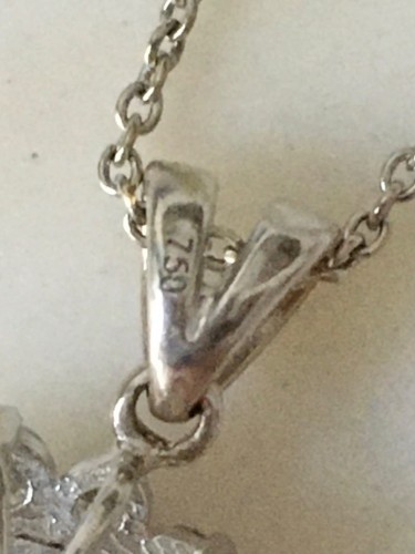  - White gold necklace with sapphire and diamonds