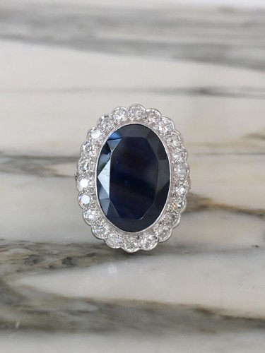 Antique Jewellery  - Stunning white gold daisy ring with sapphire and diamonds