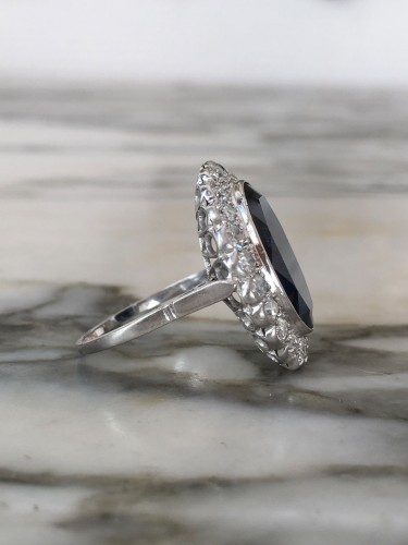 Stunning white gold daisy ring with sapphire and diamonds - 