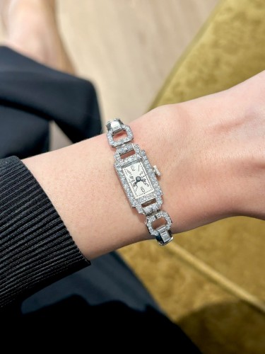 Antiquités - Art Deco watch in platinum and diamonds