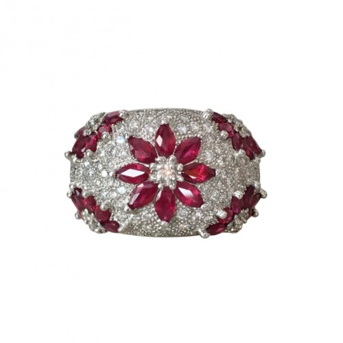 Importante bague dôme en or blanc rubis et diamants