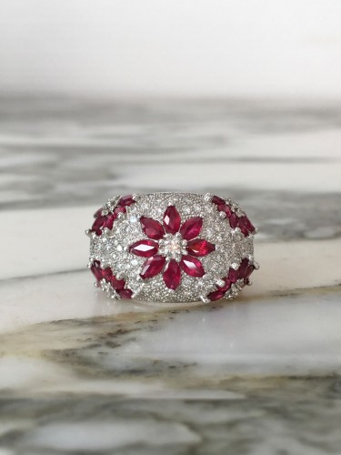 Bijouterie, Joaillerie Bagues - Importante bague dôme en or blanc rubis et diamants
