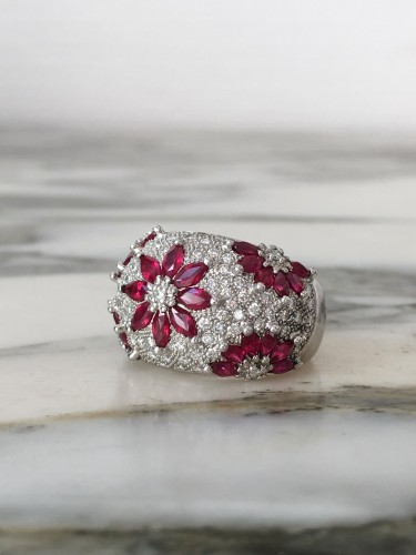 Importante bague dôme en or blanc rubis et diamants - 
