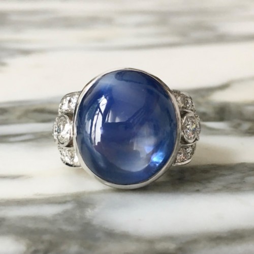 White gold with an unheated Ceylon sapphire - Antique Jewellery Style 