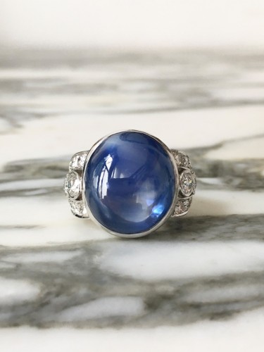 Antique Jewellery  - White gold with an unheated Ceylon sapphire