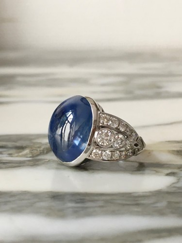 White gold with an unheated Ceylon sapphire - 