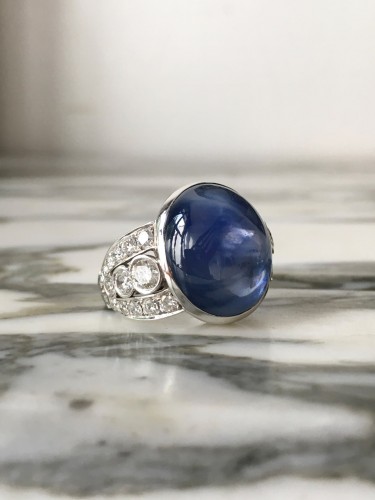 White gold with an unheated Ceylon sapphire - 