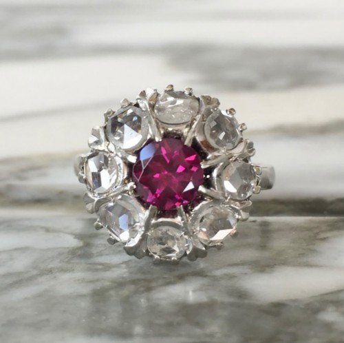 Bague marguerite en or blanc grenat rhodolite et diamants - Bijouterie, Joaillerie Style 