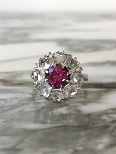 Bague marguerite en or blanc grenat rhodolite et diamants - Maison Tres Or