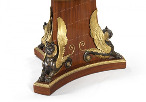 Empire period pedestal table with griffins - Furniture Style Empire