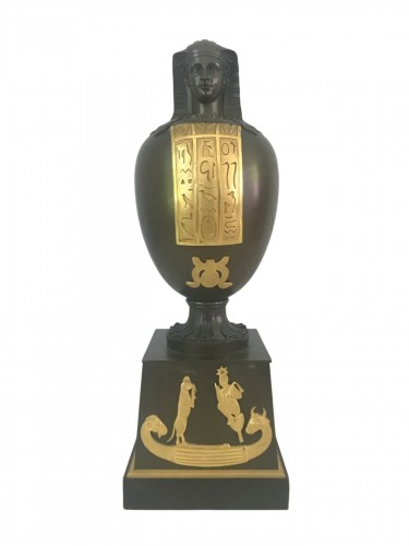 Vase Canope en bronze patiné et doré d'époque Consulat