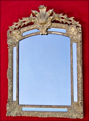 Miroir à fronton et réserves - Régence