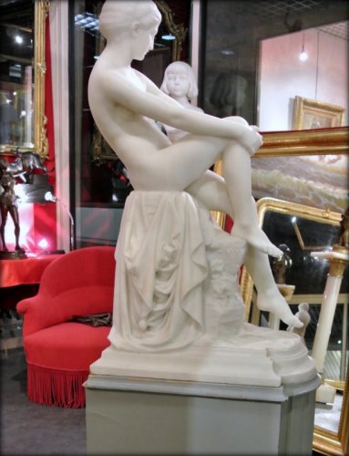 Antiquités - "Chloé" sculpture en marbre fin XIXe