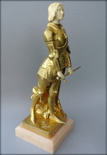 Joan of Arc in armor by Georges SAULO - Sculpture Style Art Déco