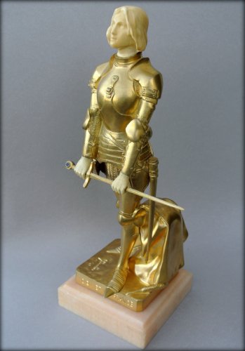 Sculpture  - Joan of Arc in armor by Georges SAULO