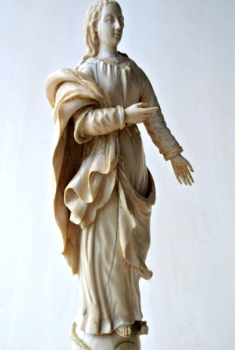 Sculpture representing the Virgin, ivory late 17th century - Religious Antiques Style 