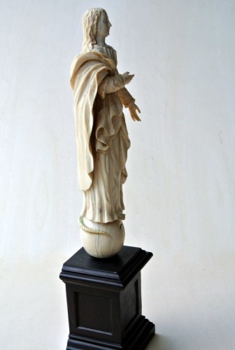 Religious Antiques  - Sculpture representing the Virgin, ivory late 17th century