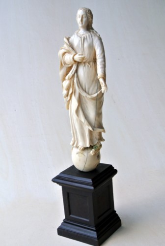 Sculpture représentant la Vierge d'époque fin XVIIe - Marc Menzoyan