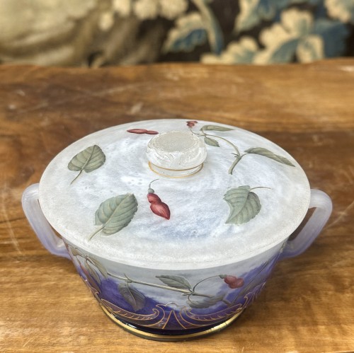 Verrerie, Cristallerie  - Daum Nancy - Pot couvert Art nouveau à décor de Fuchsias en verre émaillé époque