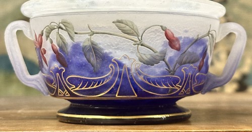 Art nouveau - Daum Nancy - Pot couvert Art nouveau à décor de Fuchsias en verre émaillé époque