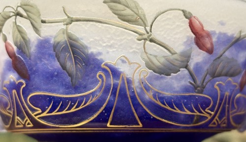 Antiquités - Daum Nancy - Pot couvert Art nouveau à décor de Fuchsias en verre émaillé époque