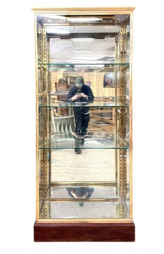 Vitrine de magasin en laiton, vers 1920