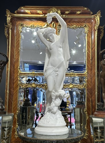 XIXe siècle - James Pradier (1790-1852) - Statue de femme en marbre blanc de Carrare