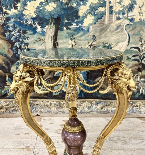 ram pedestal table In gilt bronze, marble and porphyry. Louis XVI style - Furniture Style Art nouveau