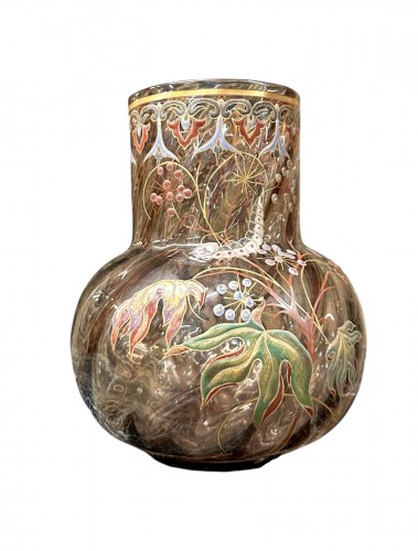 Émile Gallé - Vase émaillé à décor d’une chenille, cristallerie Art nouveau