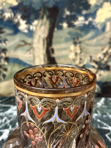 Émile Gallé - Vase émaillé à décor d’une chenille, cristallerie Art nouveau - Art nouveau