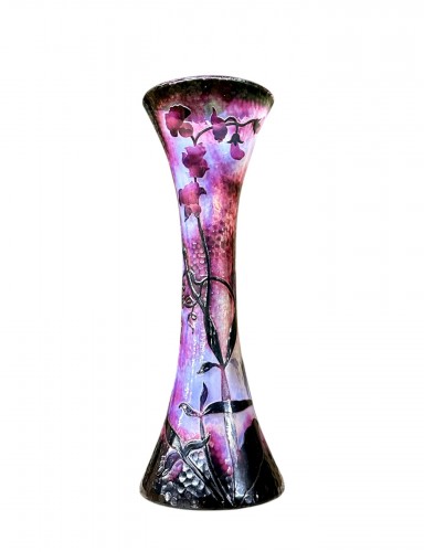 Daum Nancy - Vase de forme diabolo à decor de pois de senteurs violets